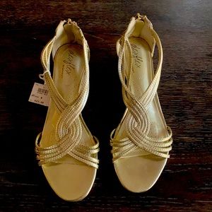 DexFlex Gold Sandals by Dexter Women’s Size 8